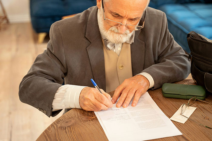 “I Didn’t Feel Anything”: Woman Refuses To Attend Dad’s Funeral, Is Shocked After Reading His Will